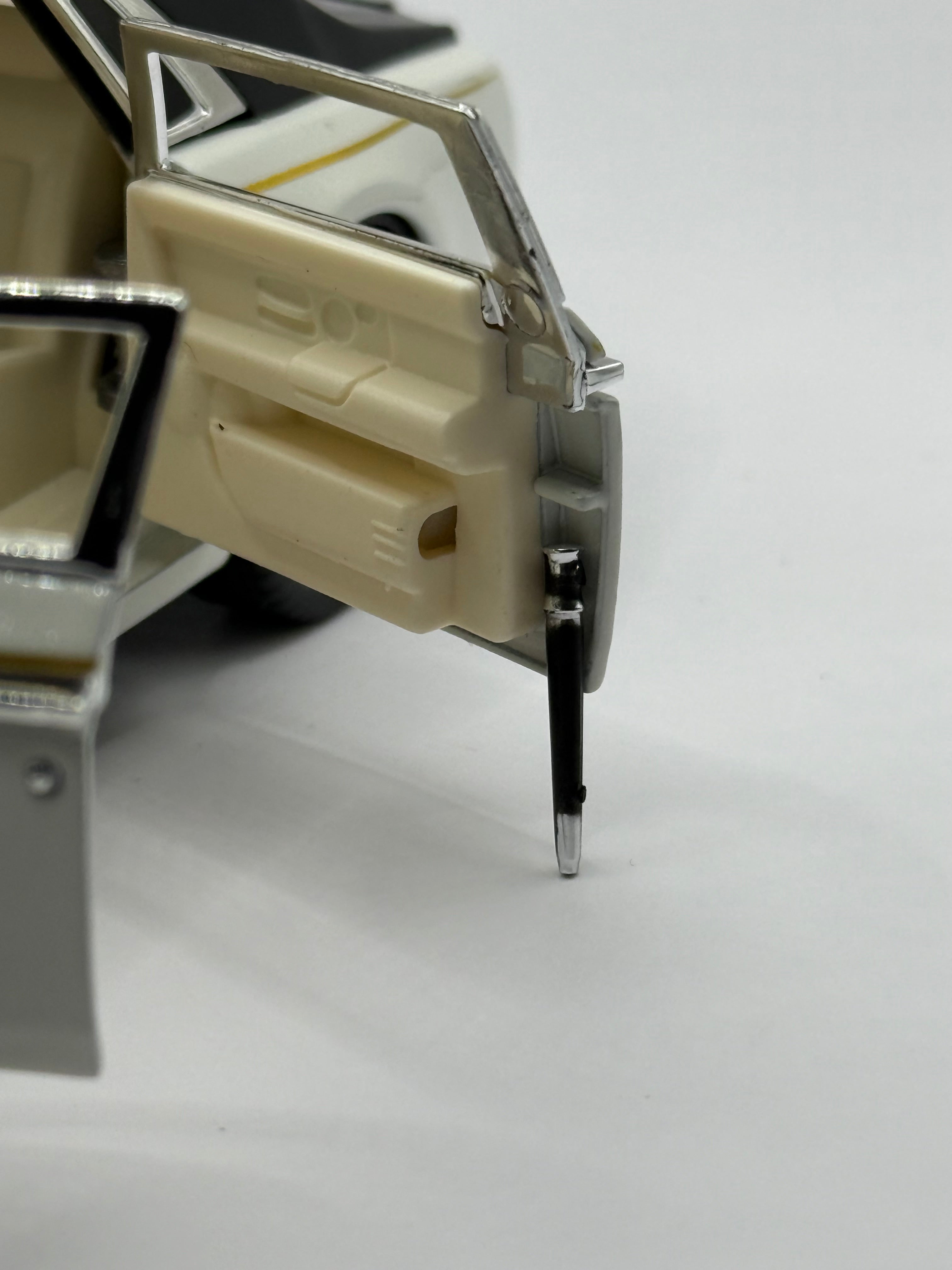Detailed interior and umbrella of Rolls-Royce Phantom 1/32 scale
