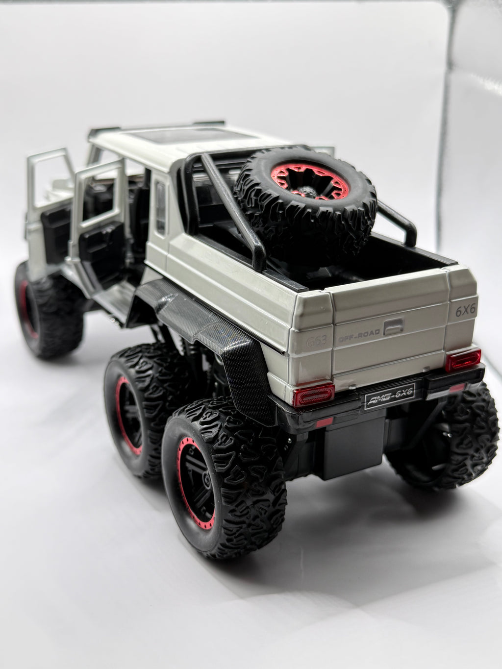 Mercedes-Benz G-Wagon 6x6 diecast 6-wheeler truck