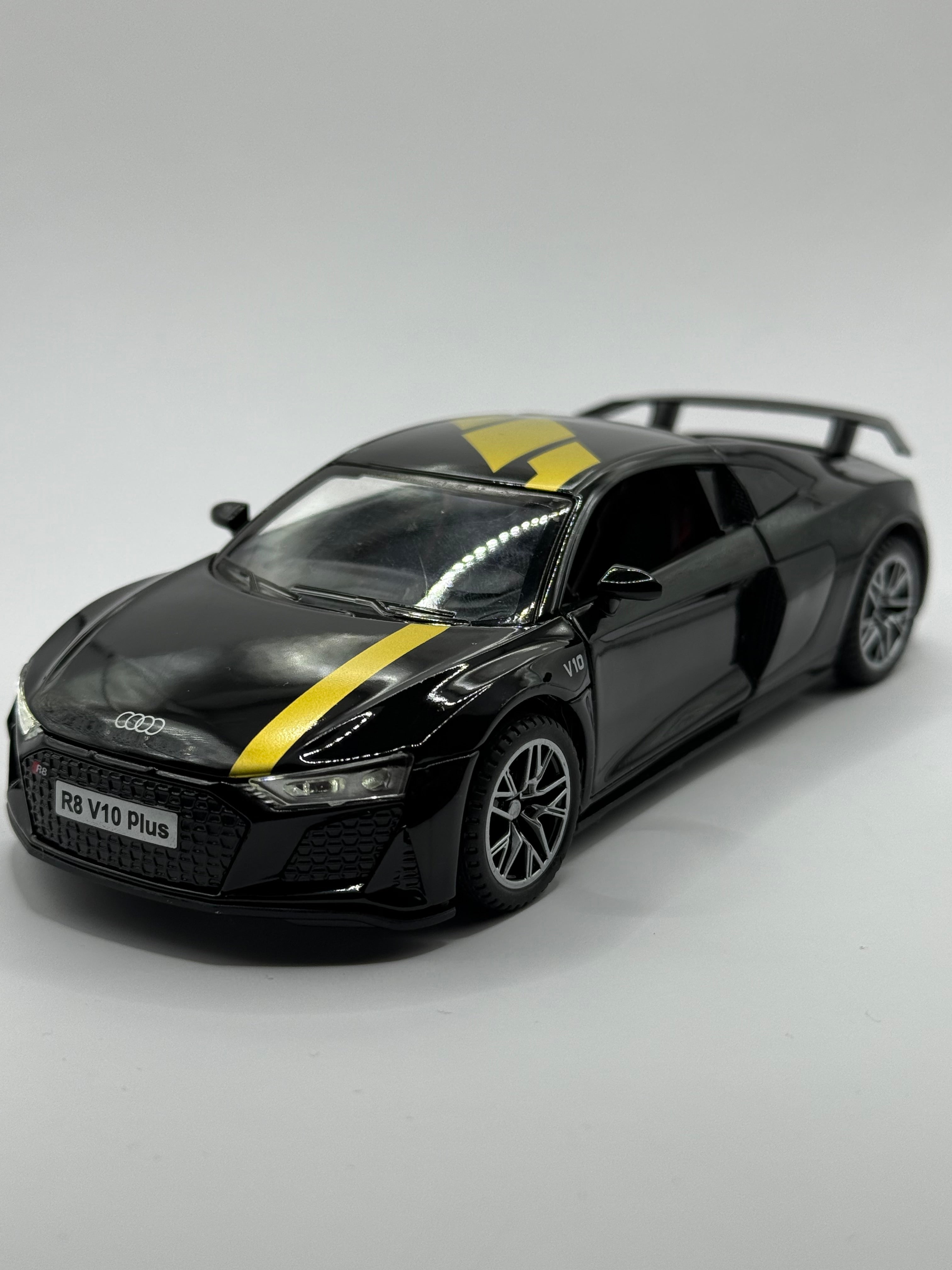 1/32 Audi R8 V10 Plus Diecast Model Car