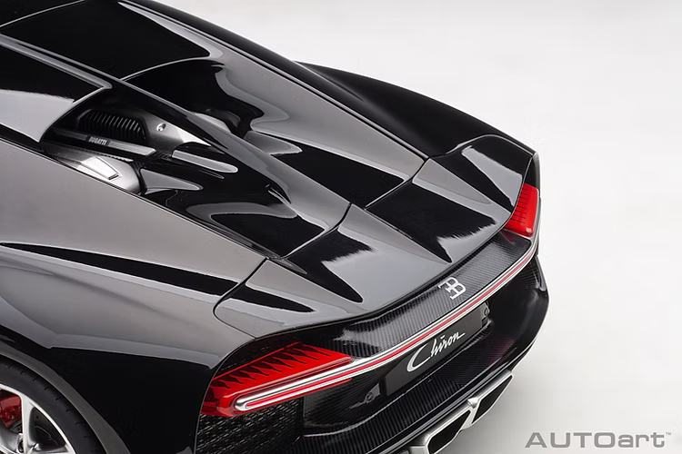 AUTOart 1:18 Bugatti Chiron Sport 2019 - Italian Red / Nocturne Black Diecast Model