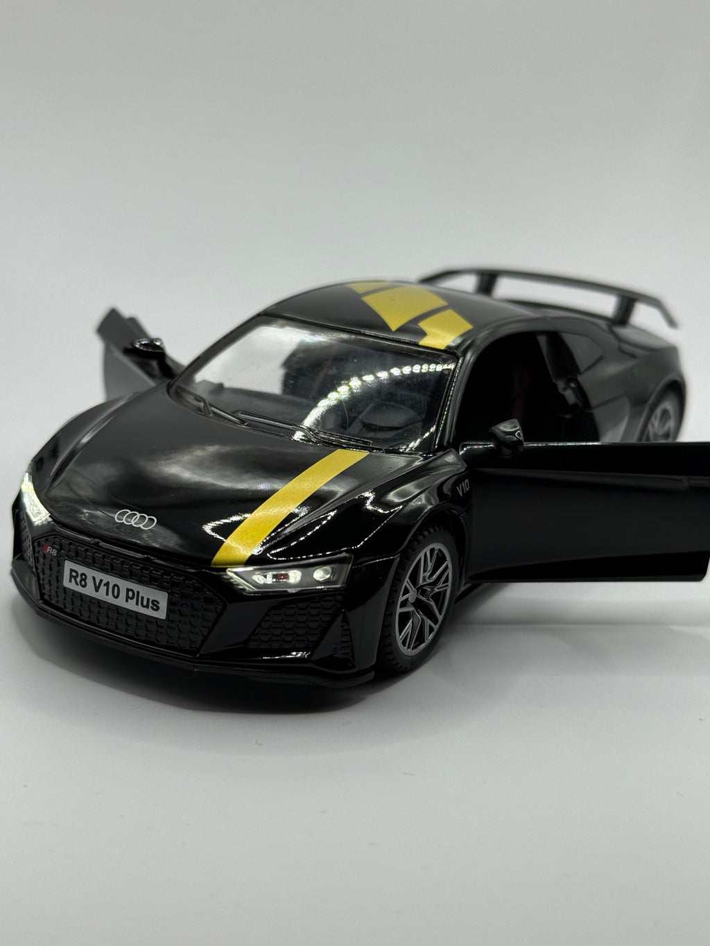 1/32 Audi R8 V10 Plus Diecast Model Car