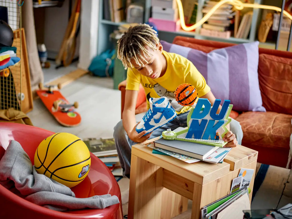 Dimensions of LEGO Nike Dunk construction model