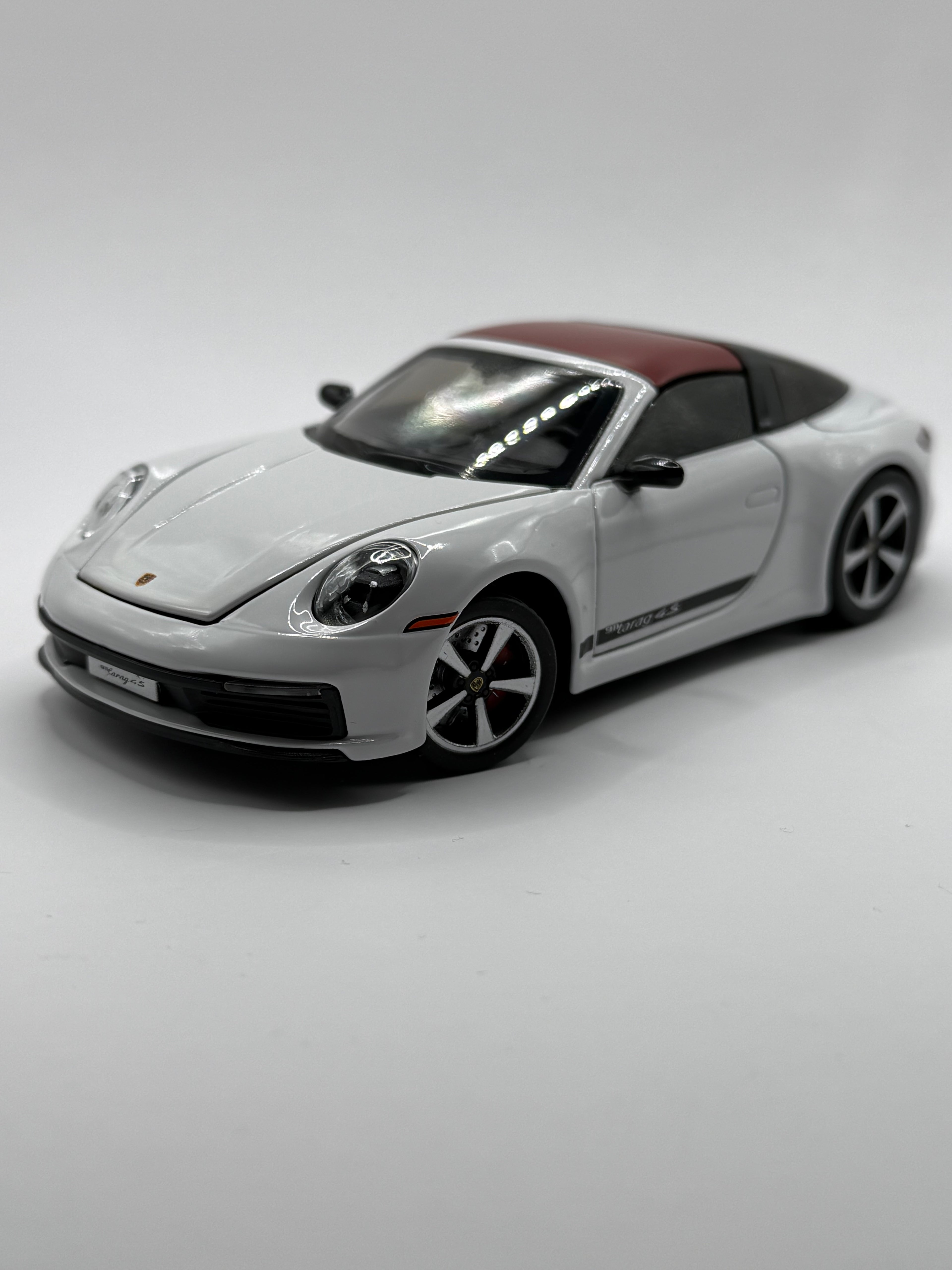 1:32 scale Porsche 911 Targa 4S diecast model car front view.