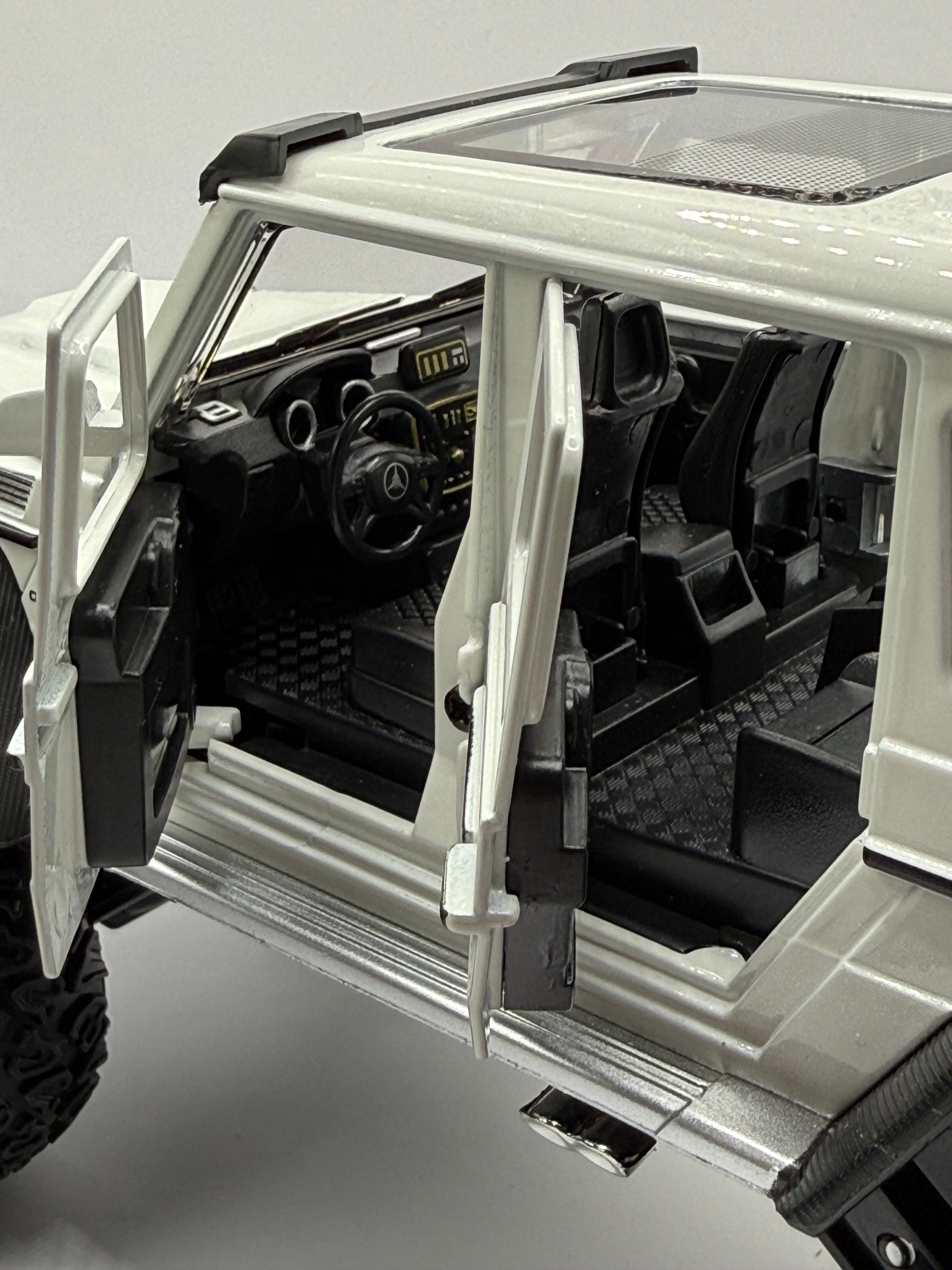Licensed 1:24 Mercedes-Benz G63 AMG 6x6 Diecast Model Car