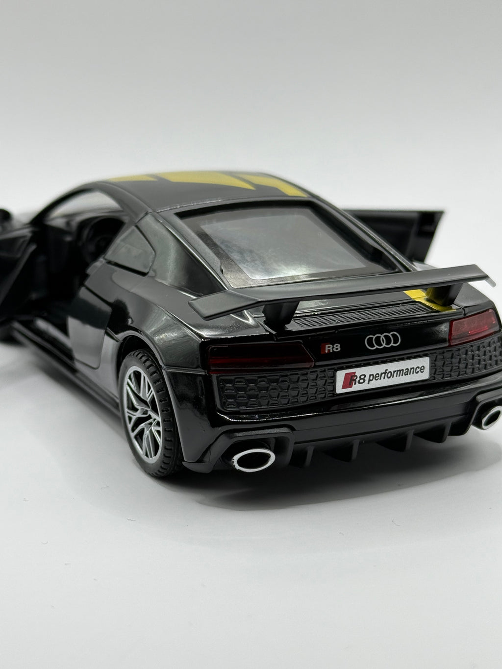 1/32 Audi R8 V10 Plus Diecast Model Car