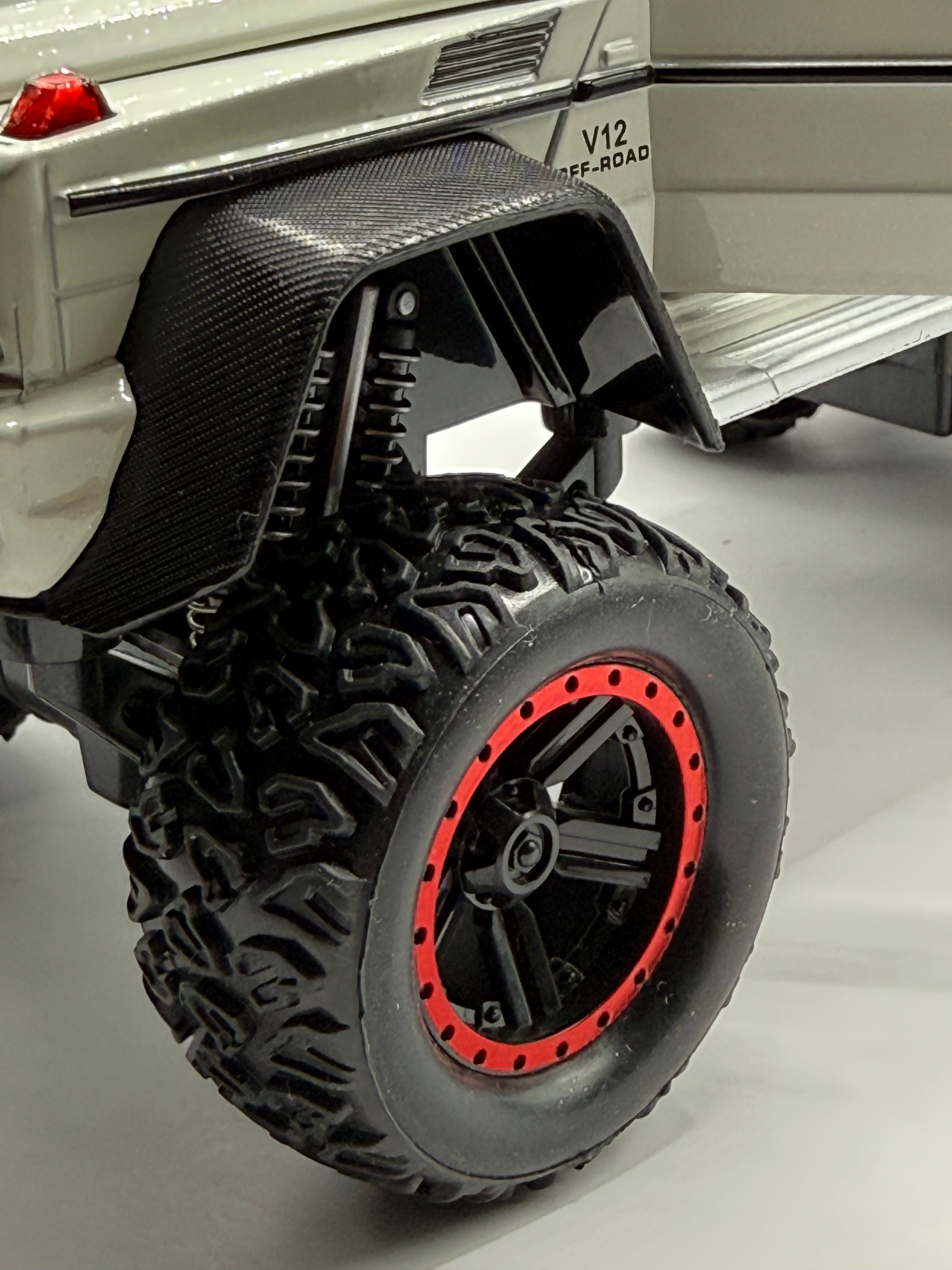 Licensed 1:24 Mercedes-Benz G63 AMG 6x6 Diecast Model Car
