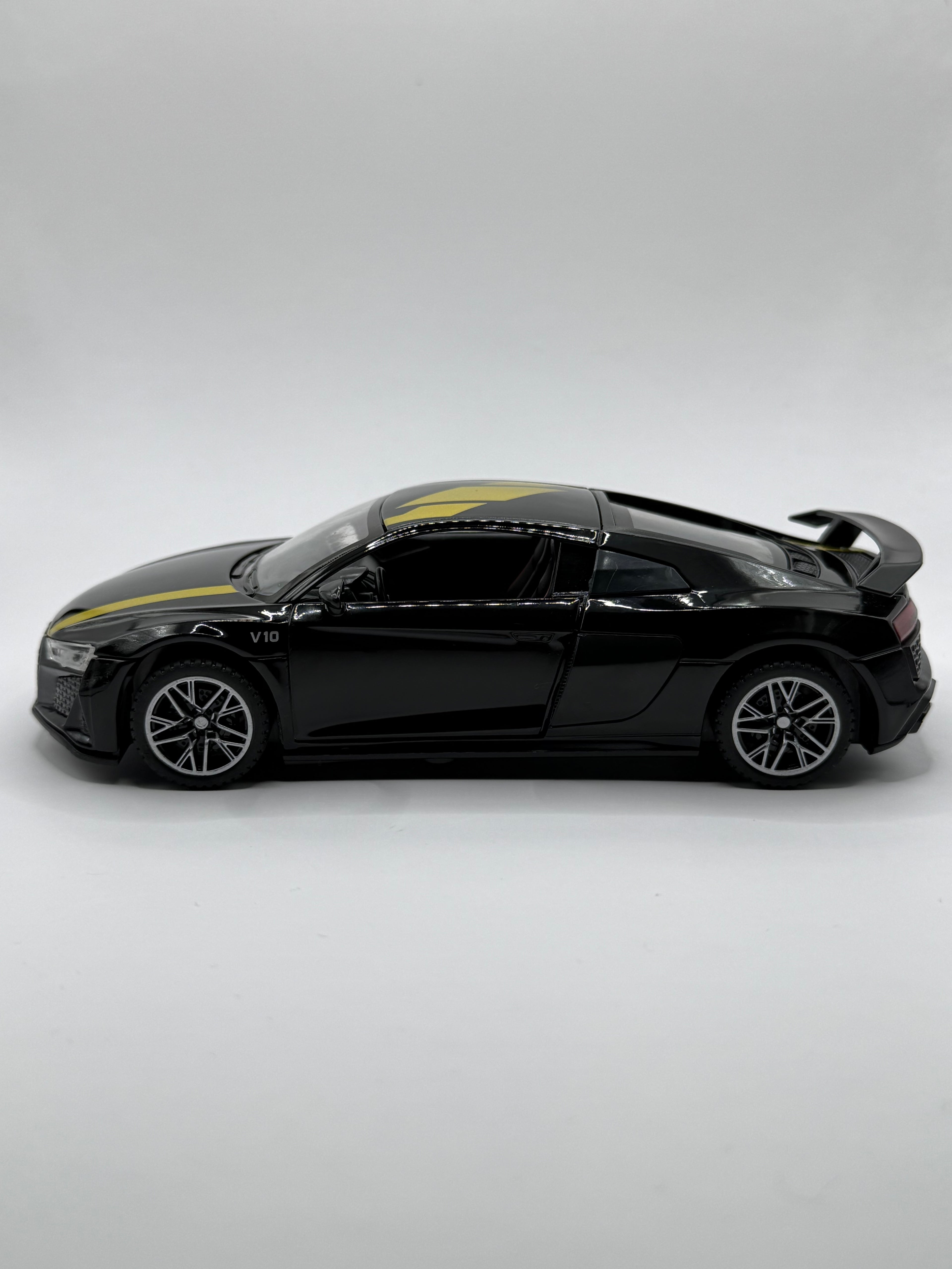 1/32 Audi R8 V10 Plus Diecast Model Car