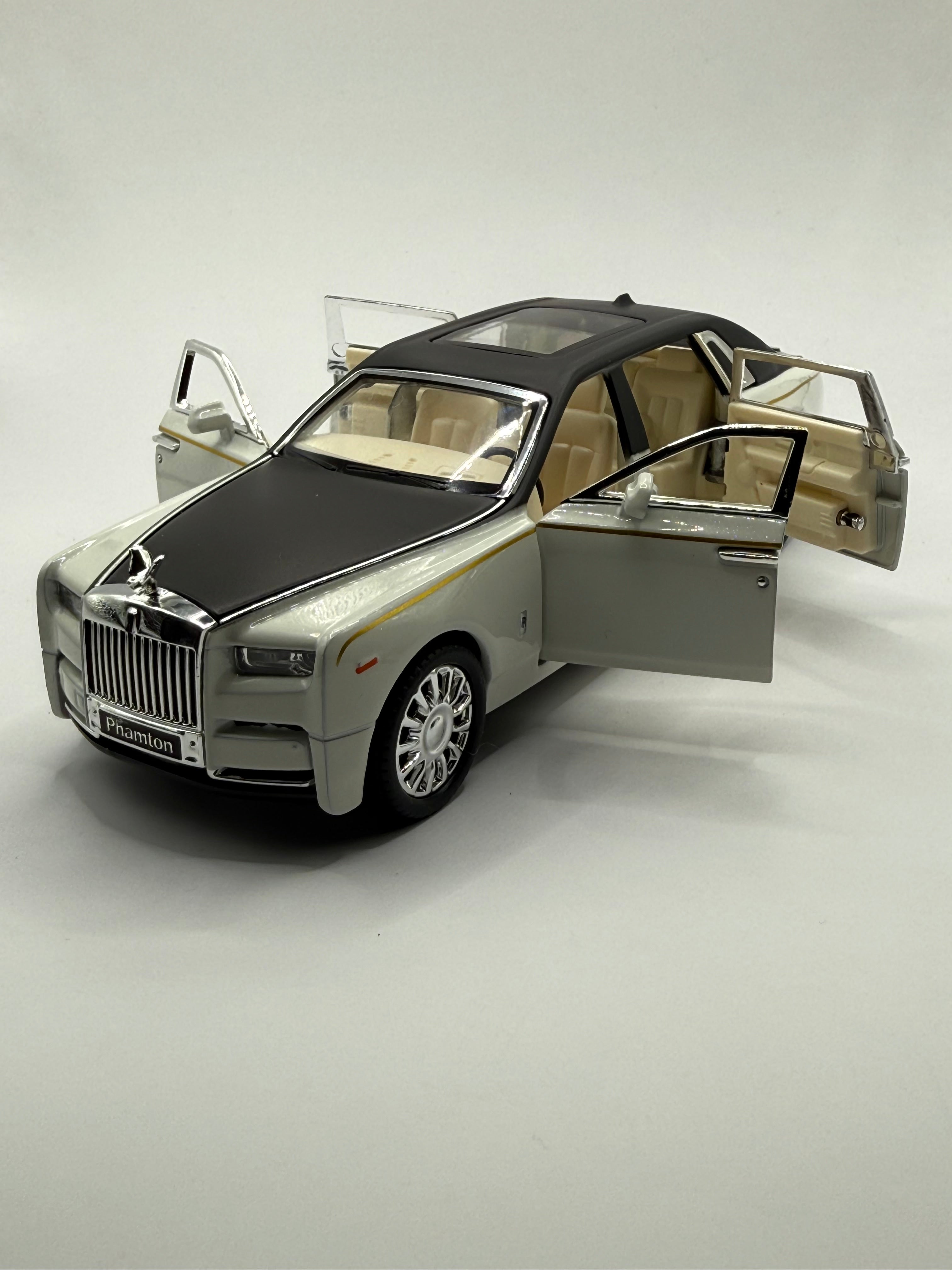 1:32 scale Rolls-Royce Phantom diecast model car in White front view