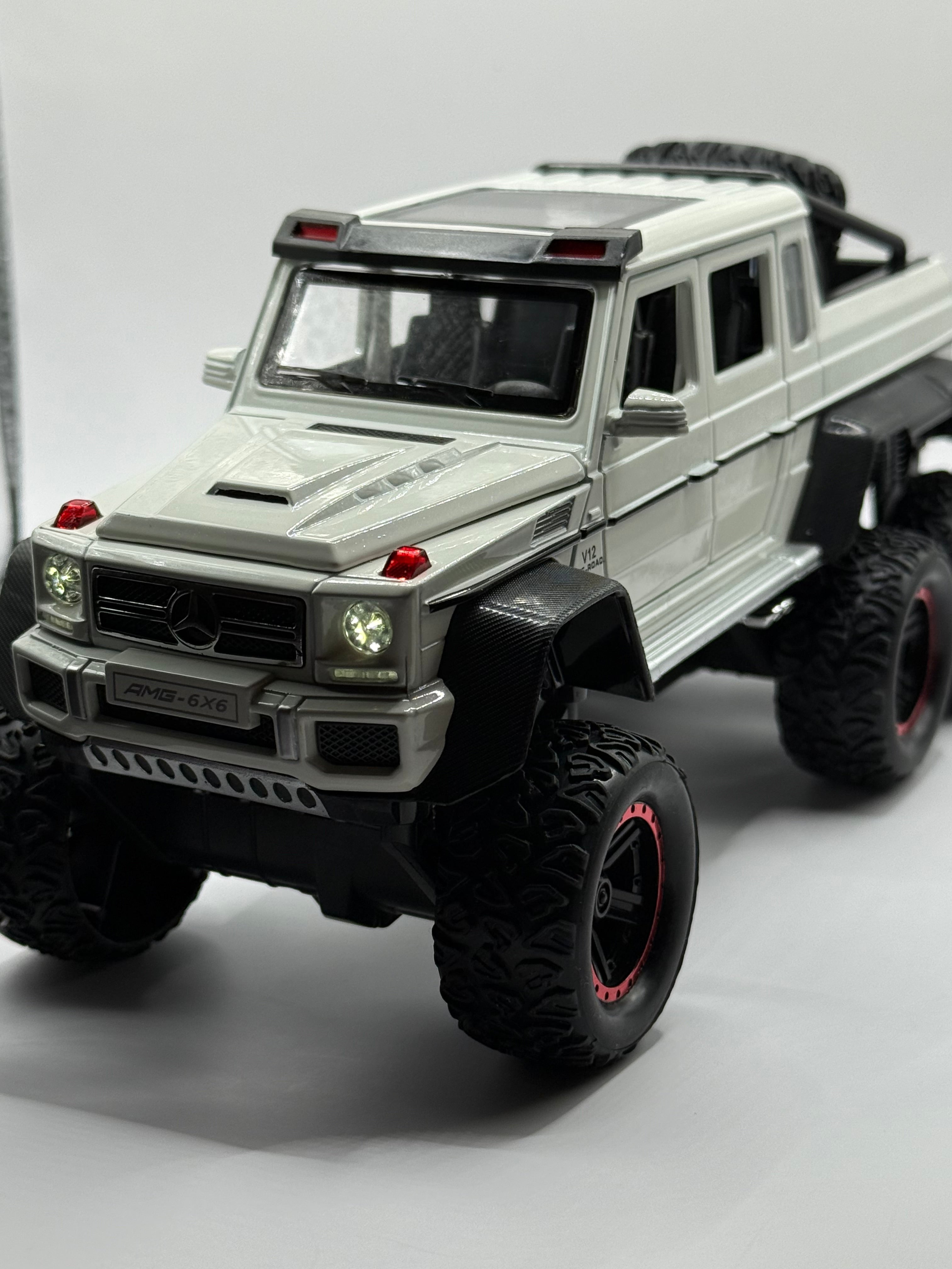 1:24 scale Mercedes-Benz G63 AMG 6x6 diecast model car front view