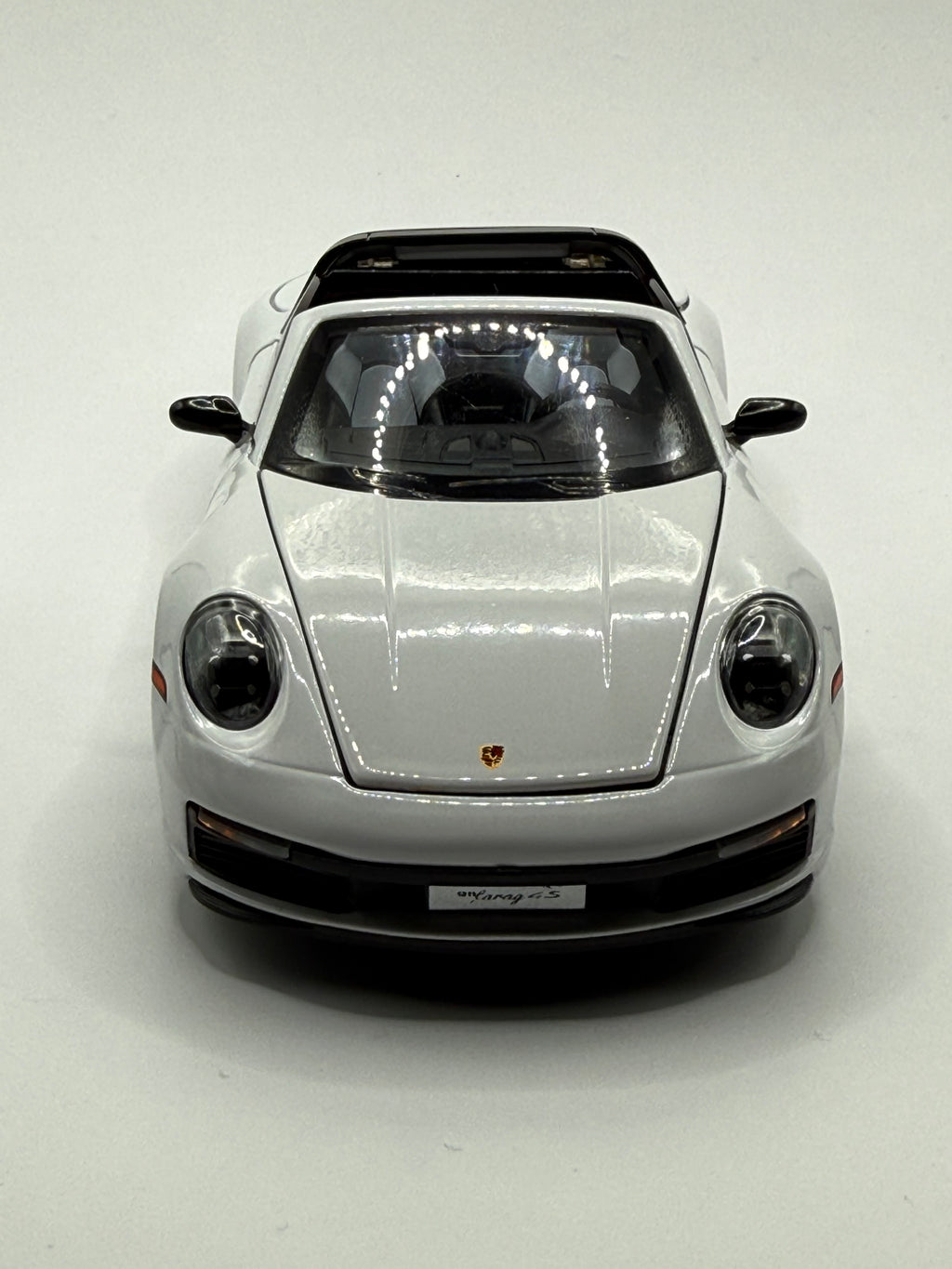1:32 scale Porsche 911 Targa 4S diecast model car front view.