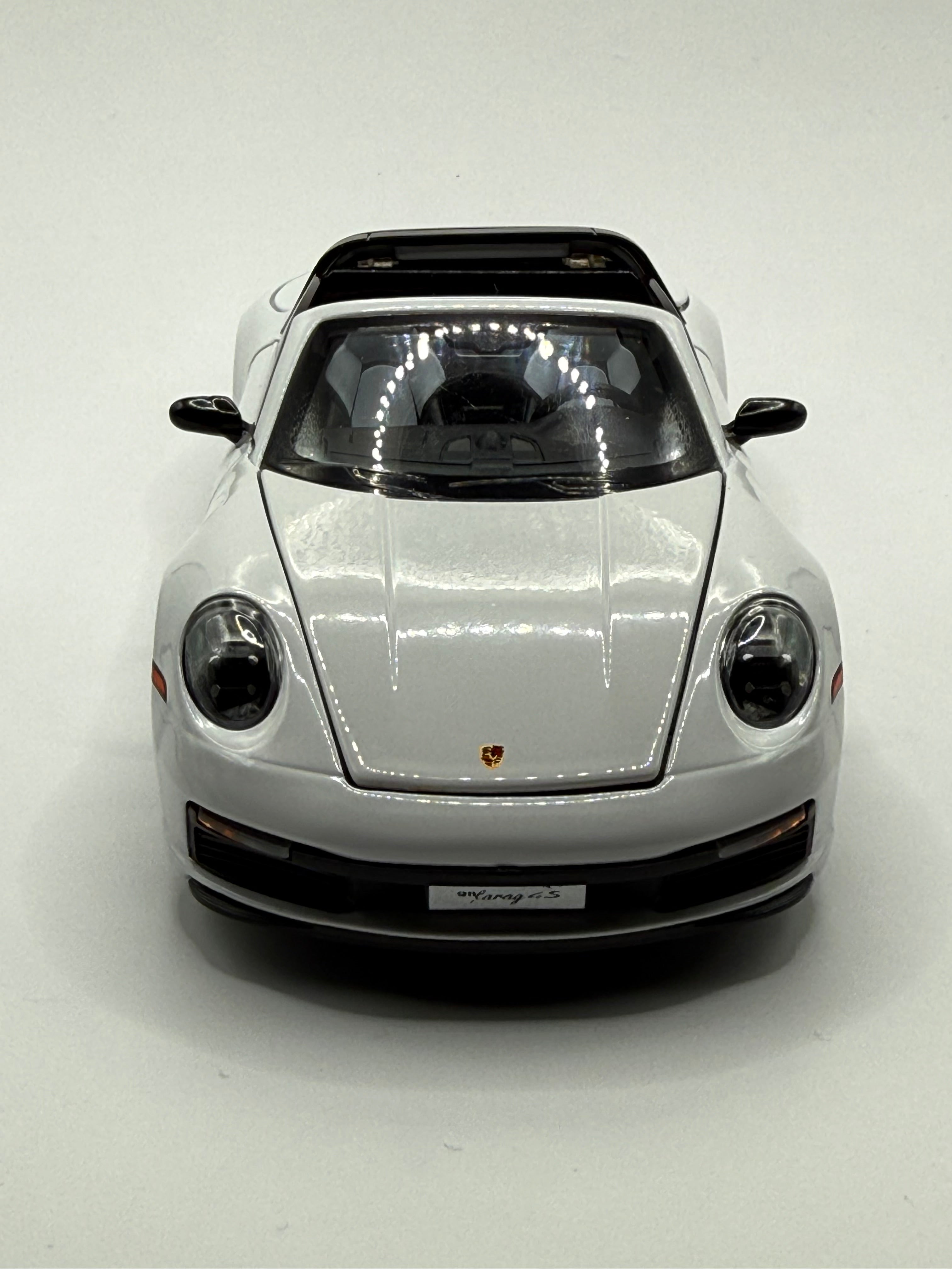 1:32 scale Porsche 911 Targa 4S diecast model car front view.
