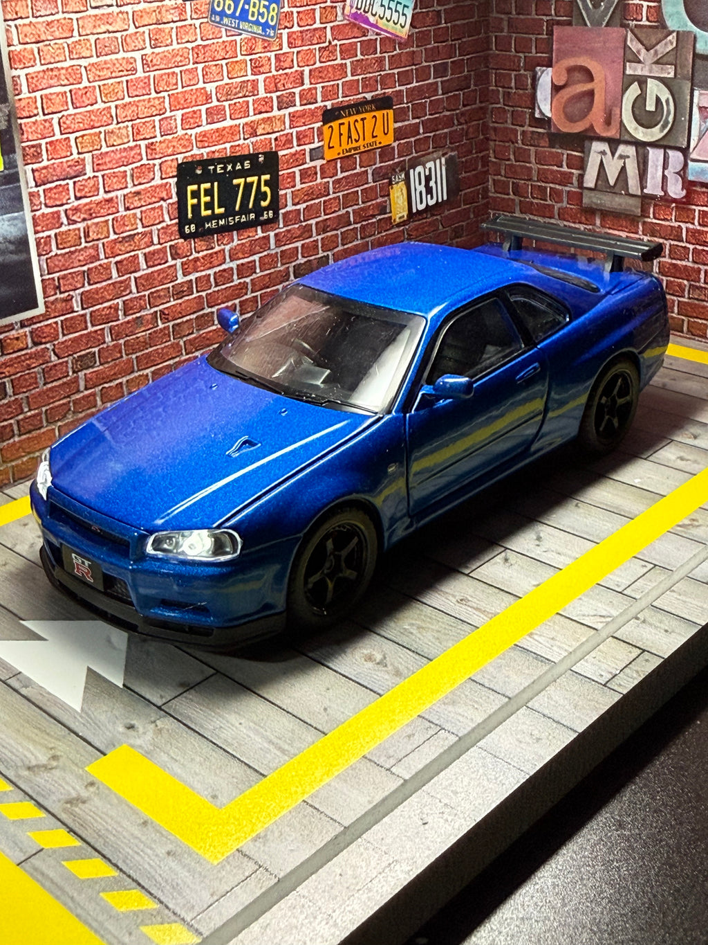 1:32 Nissan Skyline GT-R R34 diecast model in blue.