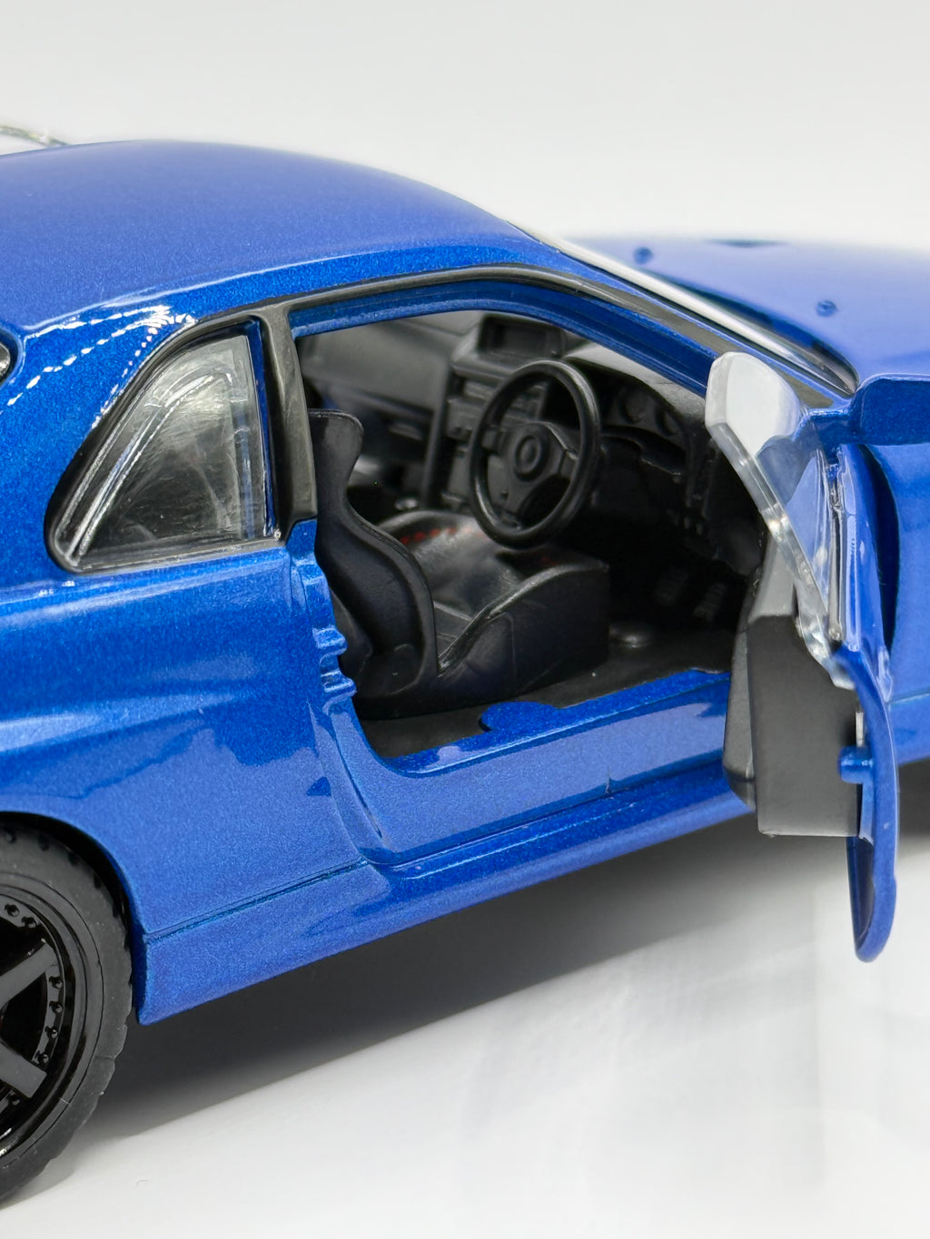 Licensed 1:32 Nissan Skyline GT-R R34 JDM Diecast Model