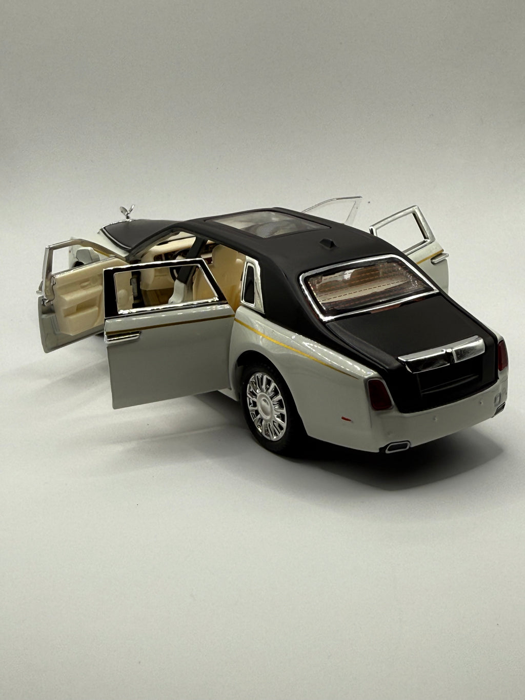 Rear view of 1/32 Rolls-Royce Phantom showing opening boot and luxury trim
