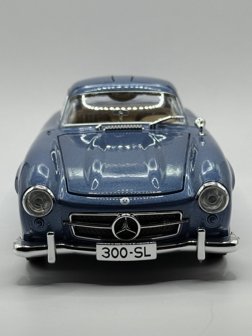 Licensed 1:24 Mercedes-Benz 300 SL Diecast Model Car - Classic 1954 Gullwing