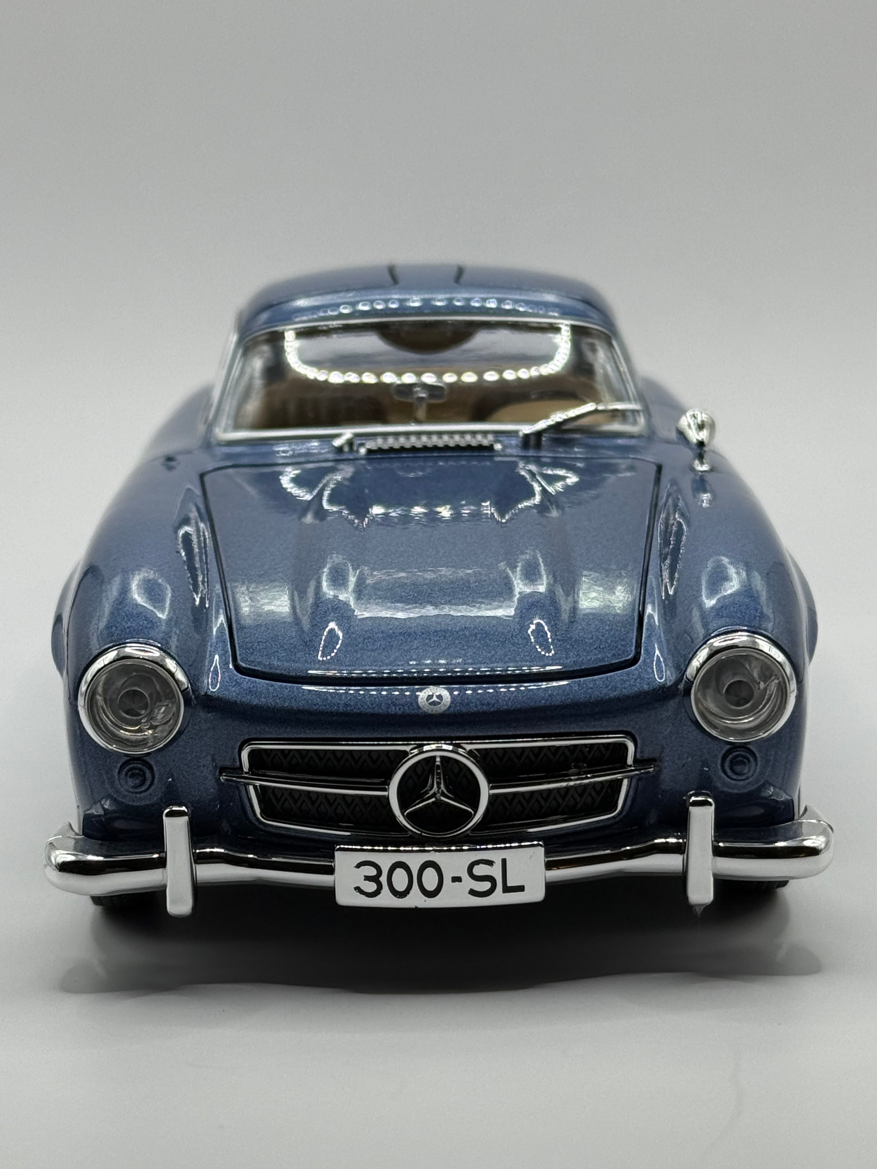 Licensed 1:24 Mercedes-Benz 300 SL Diecast Model Car - Classic 1954 Gullwing