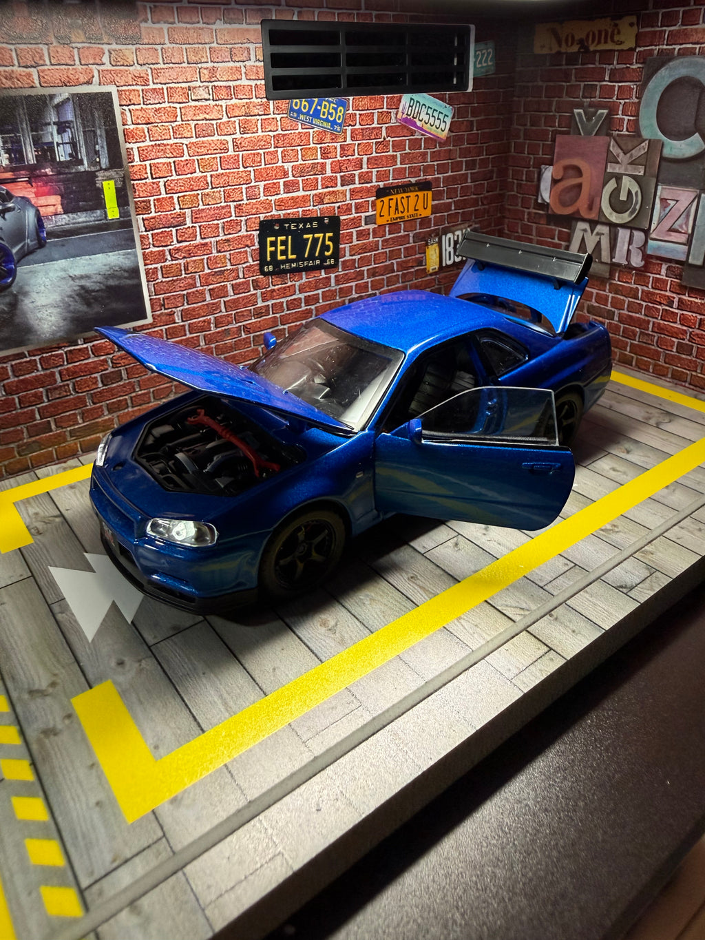 Licensed 1:32 Nissan Skyline GT-R R34 JDM Diecast Model