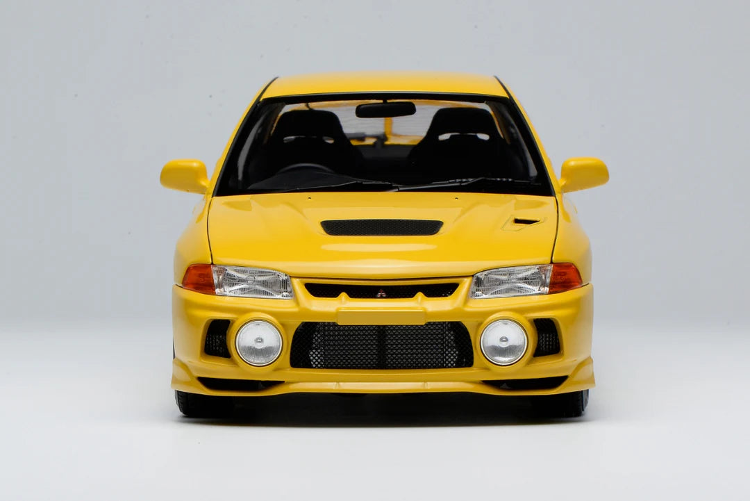 Motorhelix 1:18 Mitsubishi Lancer Evolution 4 IV Dandelion Yellow front view