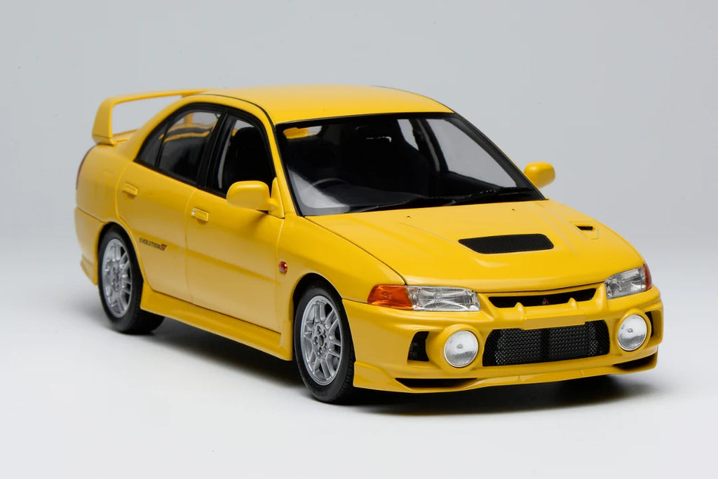 Motorhelix 1:18 Mitsubishi Lancer Evolution IV (1996) Dandelion Yellow