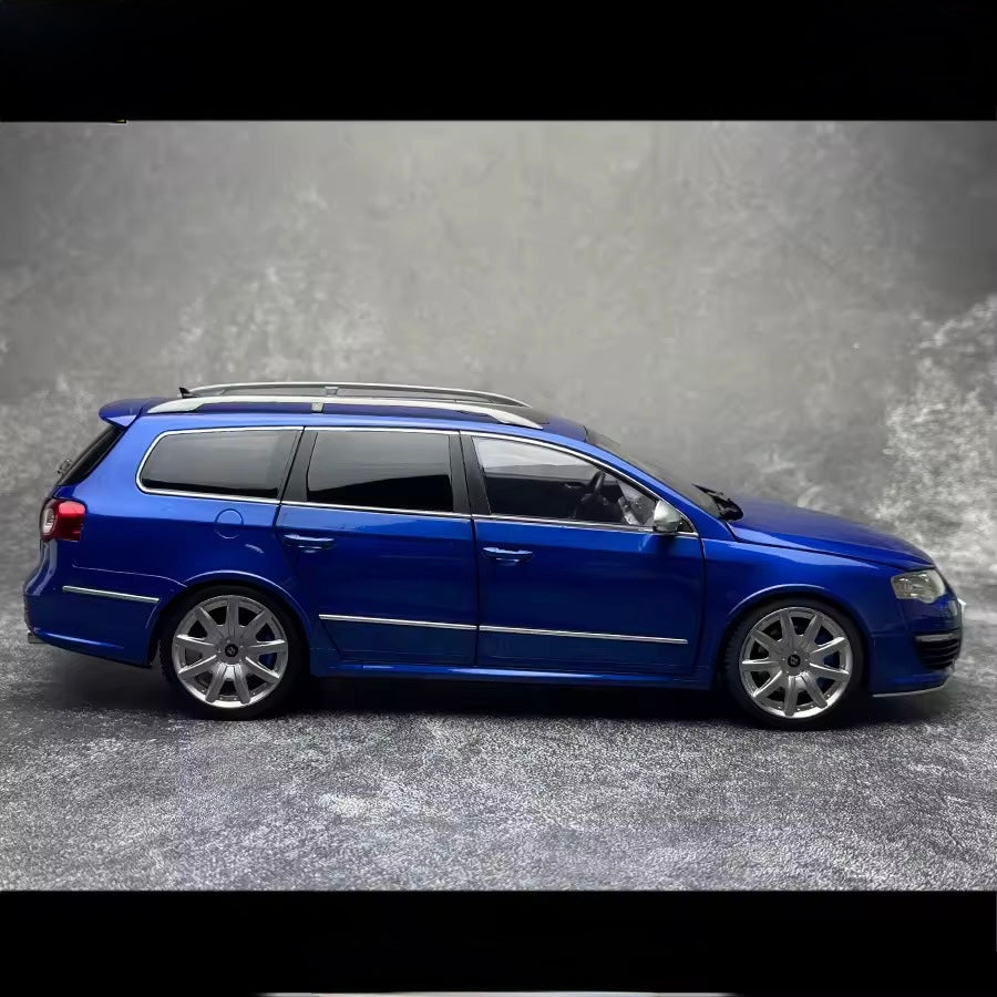 Volkswagen Passat R36 side view 